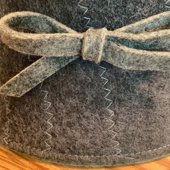 Talbots gray 100% wool hat with bow. - Picture 2 of 9